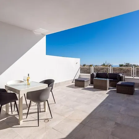 Blossom - Modern 2 Bedroom Within Walking Distance To Pueblo Appartement Benalmádena