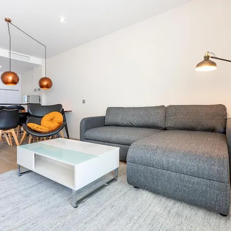 Blossom - Modern 2 Bedroom Within Walking Distance To Pueblo Appartement